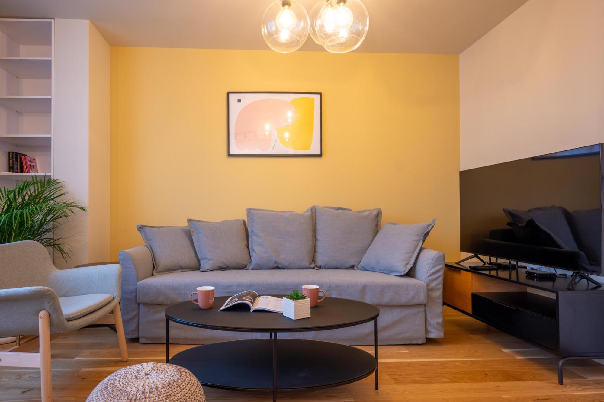Design 1Bdr Apartment Near City Center Sofia Bagian luar foto